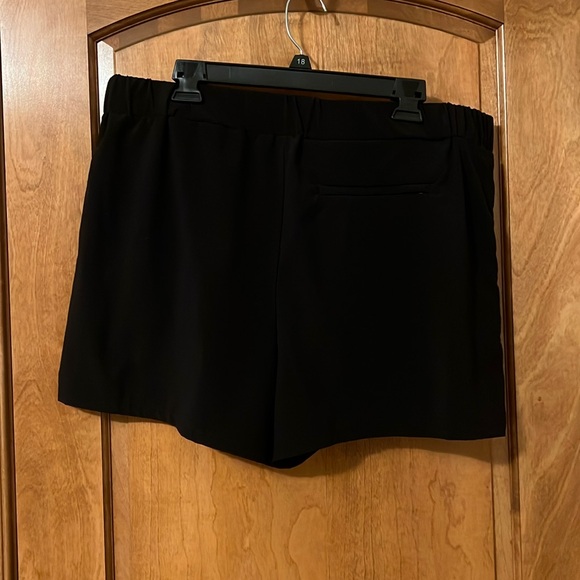 STYLUS Black Shorts - Picture 3 of 3